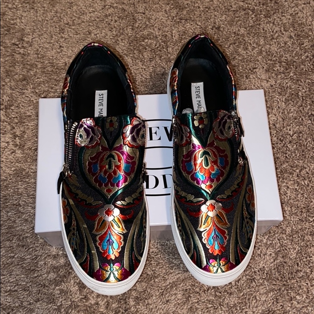Steve Madden multicolor jacquard flats. Size 12